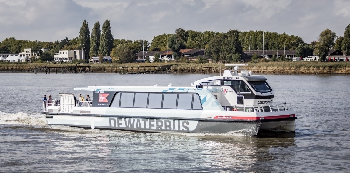 2017119144523442_damen-waterbus.jpg