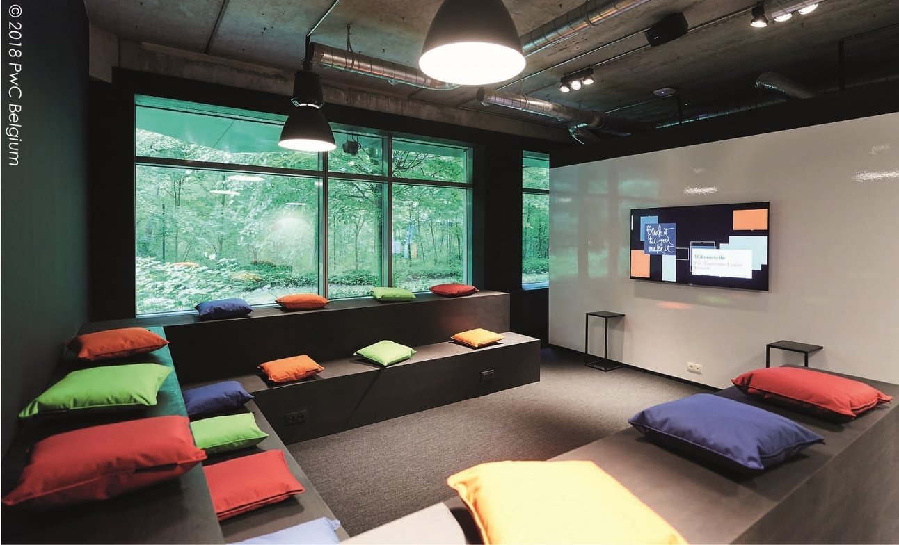 2018102483019694_businessexperiencecenter-website.jpg