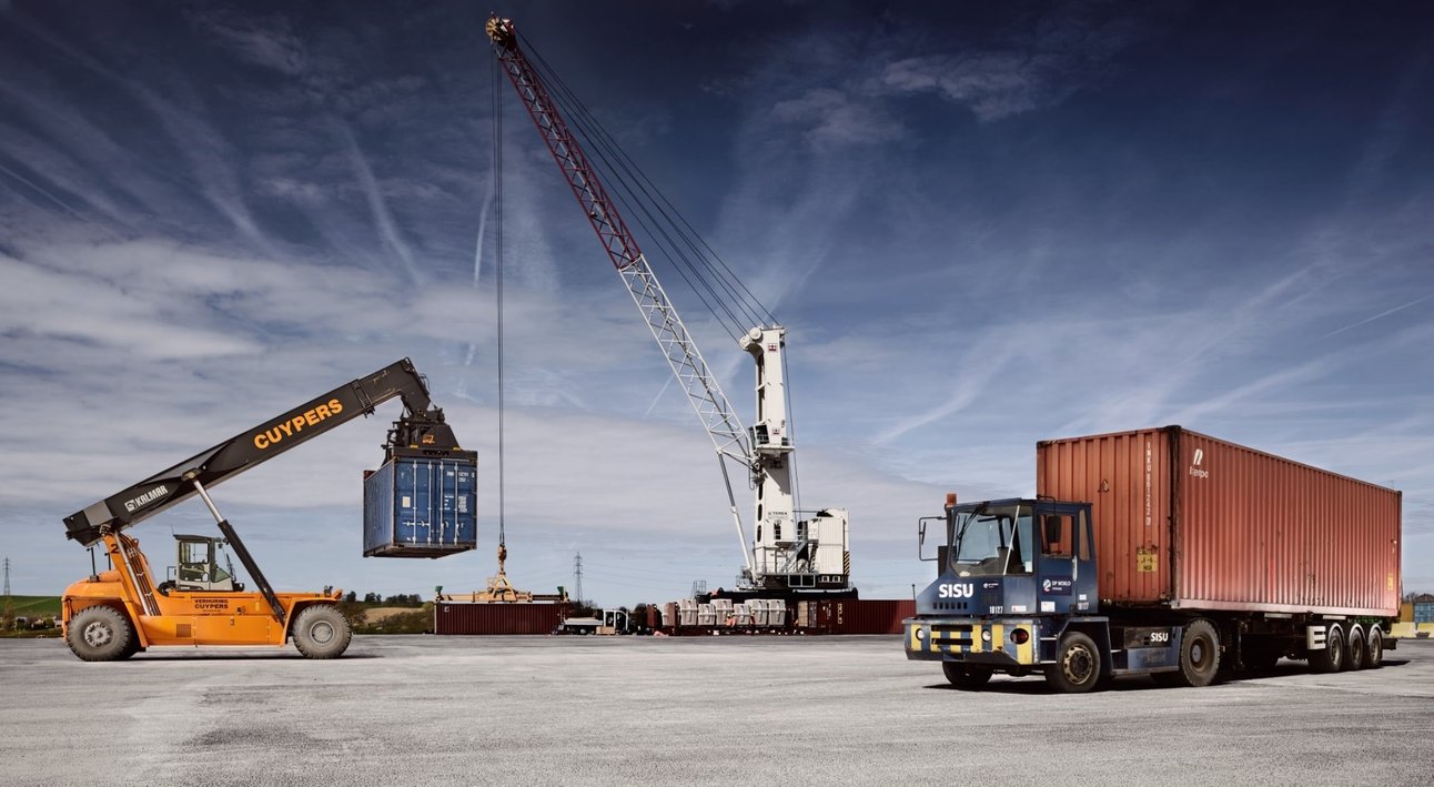 2018112214240685_dp-world.jpg