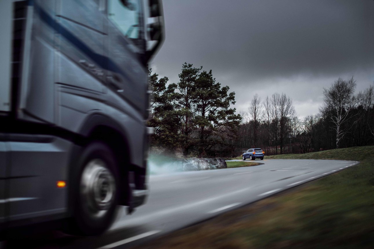 201858134736694_volvo-connected-safety.jpg