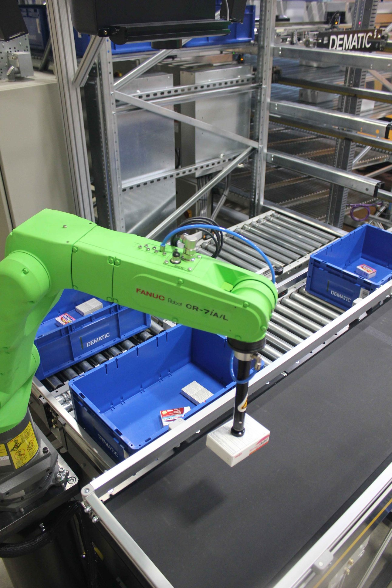 2018821162029242_dematic-robot.jpg