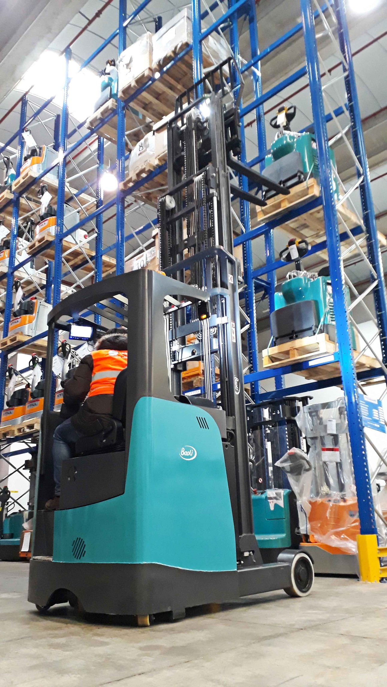 2019129133315926_er16-reachtruck.jpg