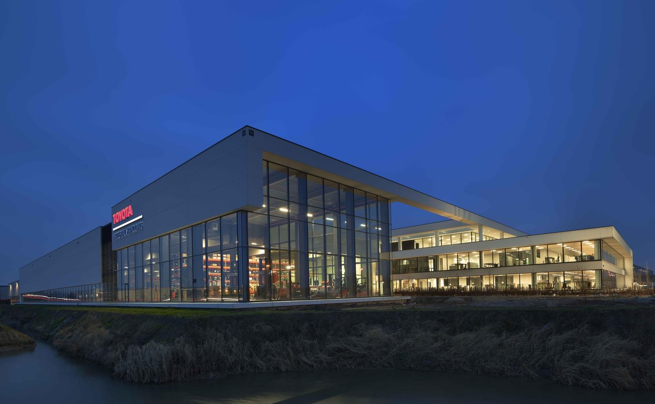 201932815325948_toyota-willebroek-office.jpg