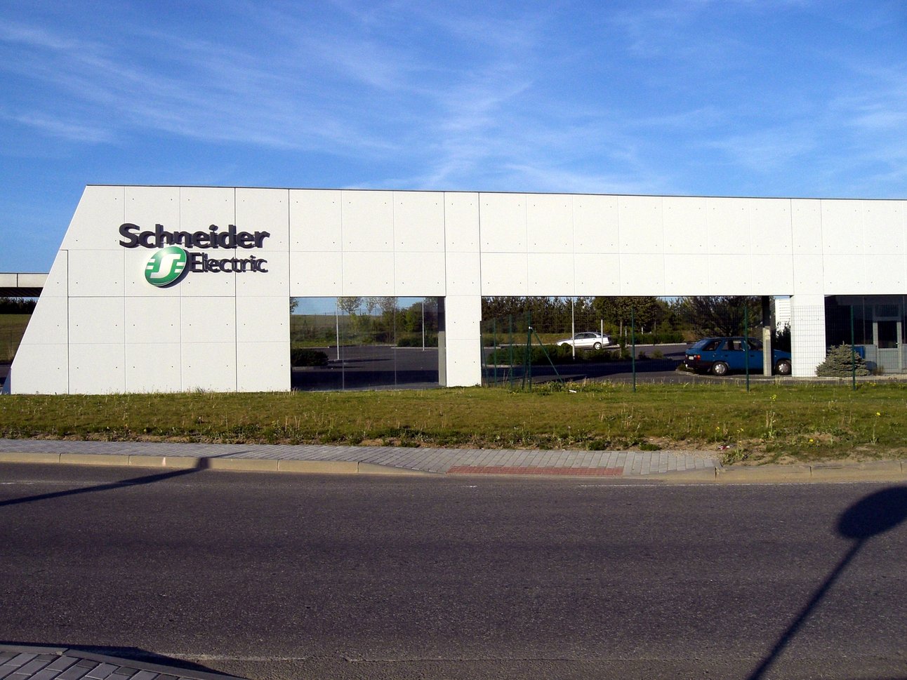 2019711133215838_schneider-electric-factory.jpg