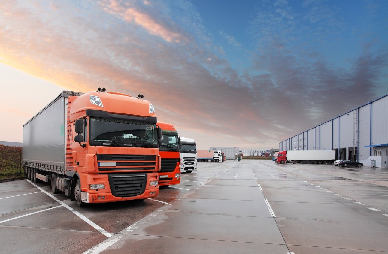2019826163044343_3pl-trucks-warehouse.jpg
