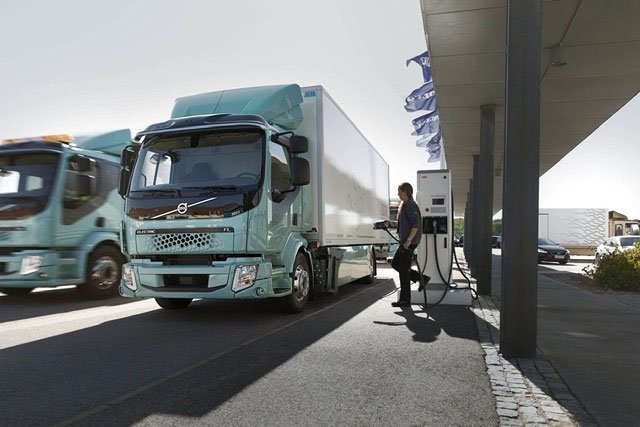 2020115142733182_volvo-elektrisch-opladen.jpg