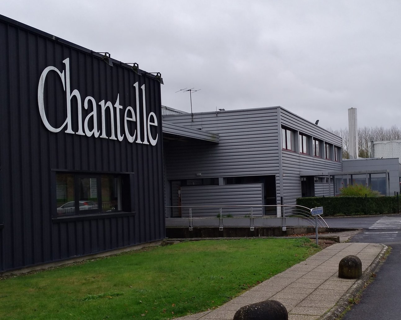 2020520132735685_savoye-chantelle-warehouse.jpg