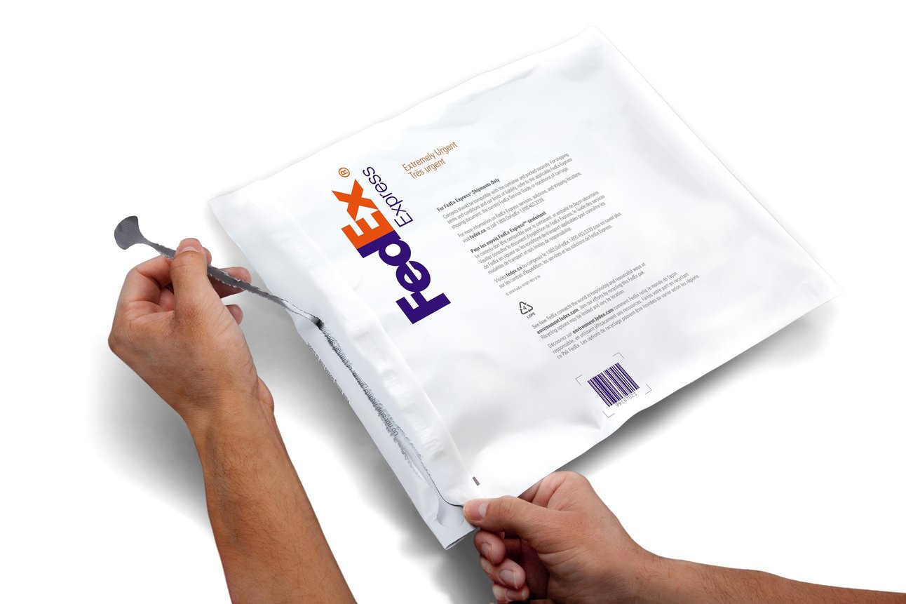 20211026145535_fedex-reusable-package.jpg