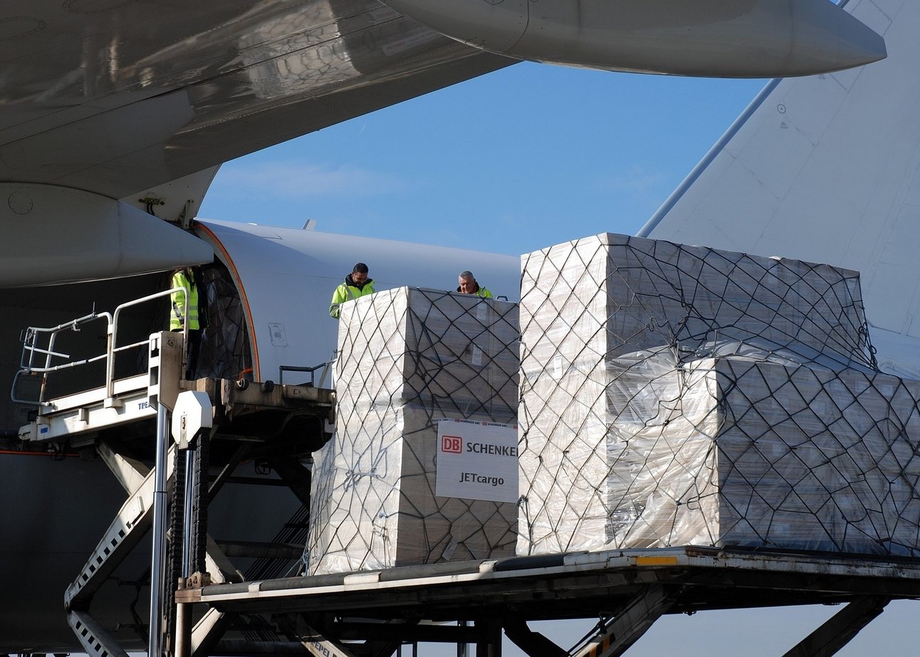 20211221134824392_air-freight-db-schenker.jpg