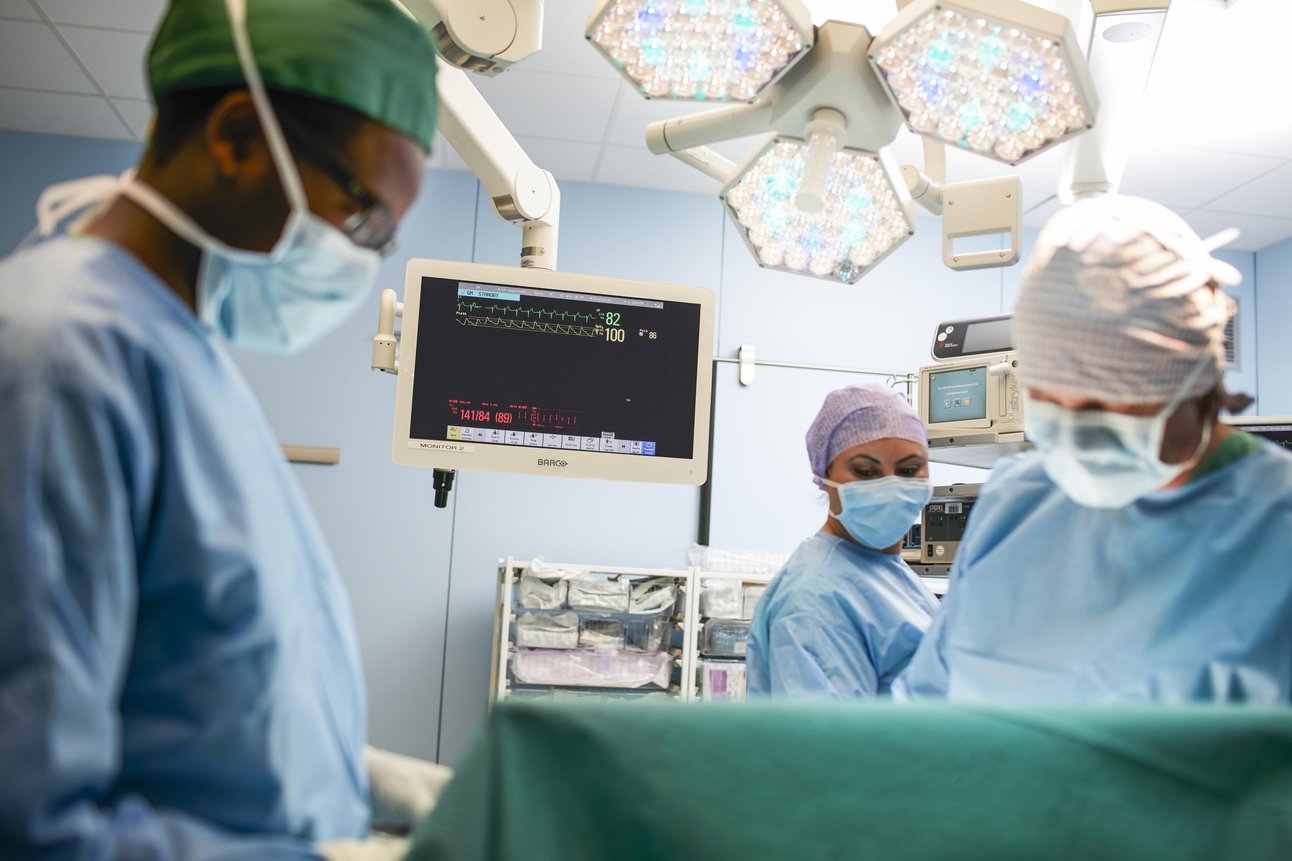 202191584249479_foto-3-barco-15-hc-video-operating-room.jpg