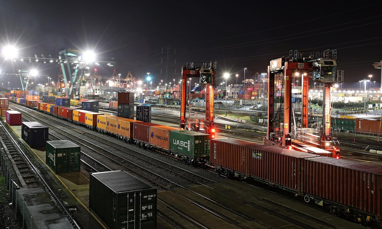 2022112914816159_dp-world-train.jpg