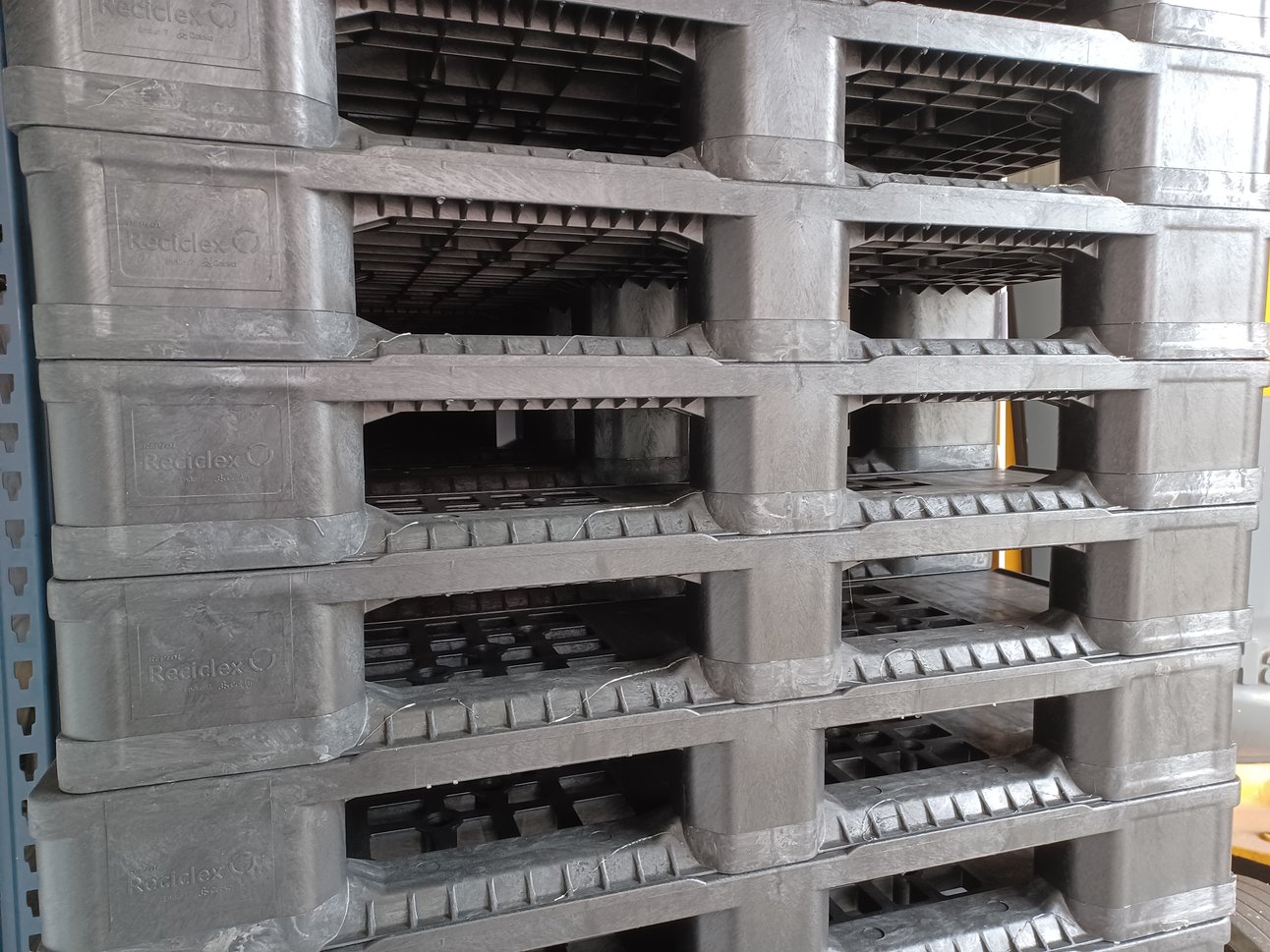 23-11-28_Cabka_PR_Repsol and Cabka's Recycled Polypropylene Pallets_02
