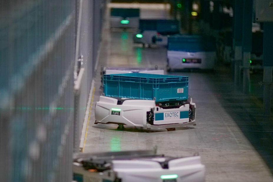 5-Skypod-System-Robots-927x618