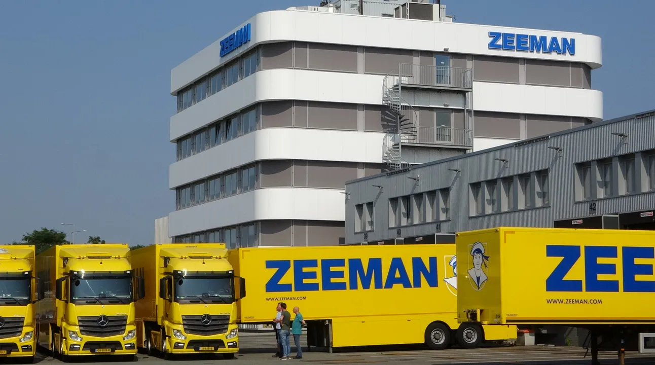 FOTO 3 Zeeman magazijn