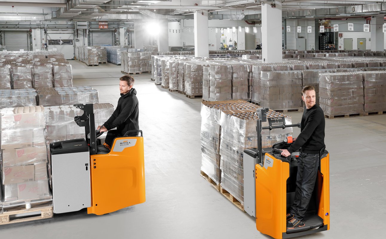 Still nieuwe magazijntrucks
